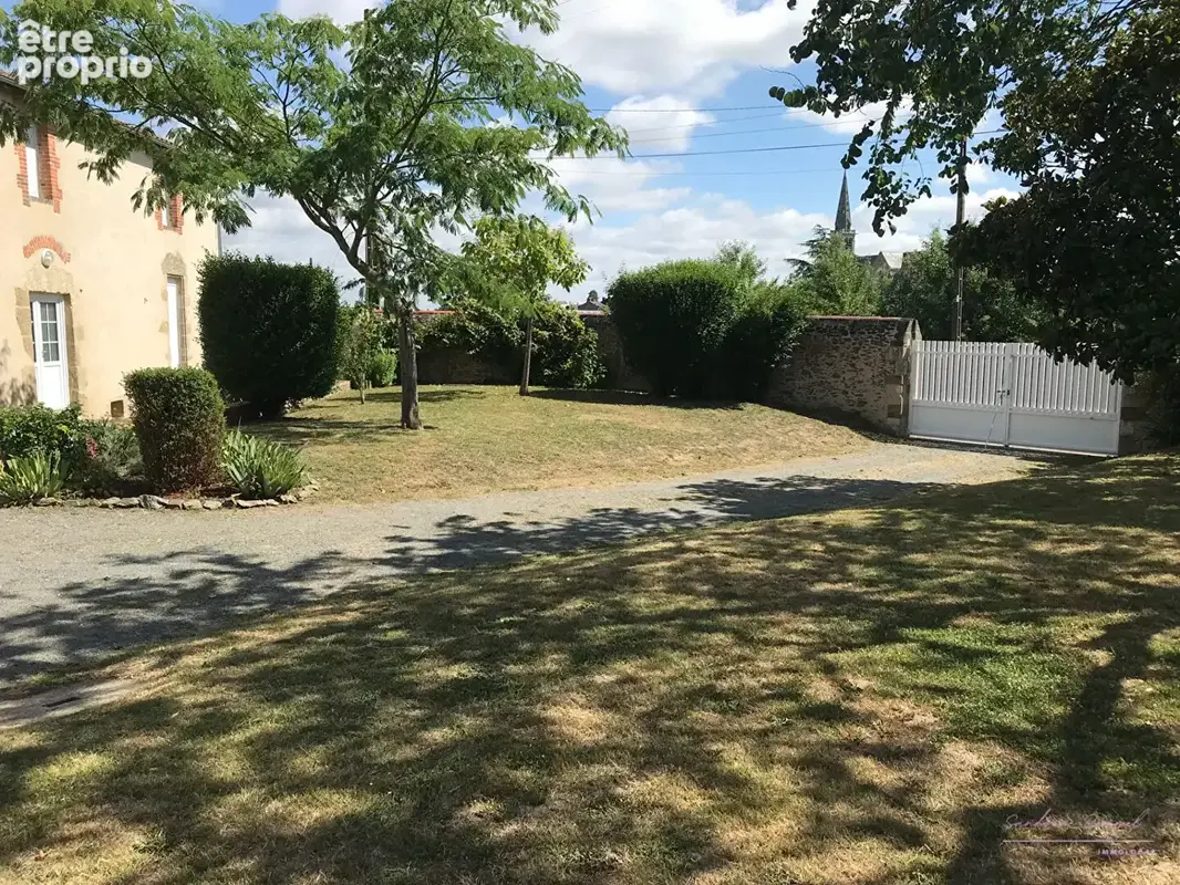 Nouveau prix  pour cette belle longère avec 2 logements indépendants loués - Rentabilité immédiate- Vihiers - photo 3