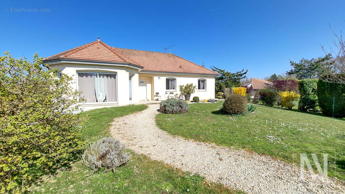 Maison à NOZAY