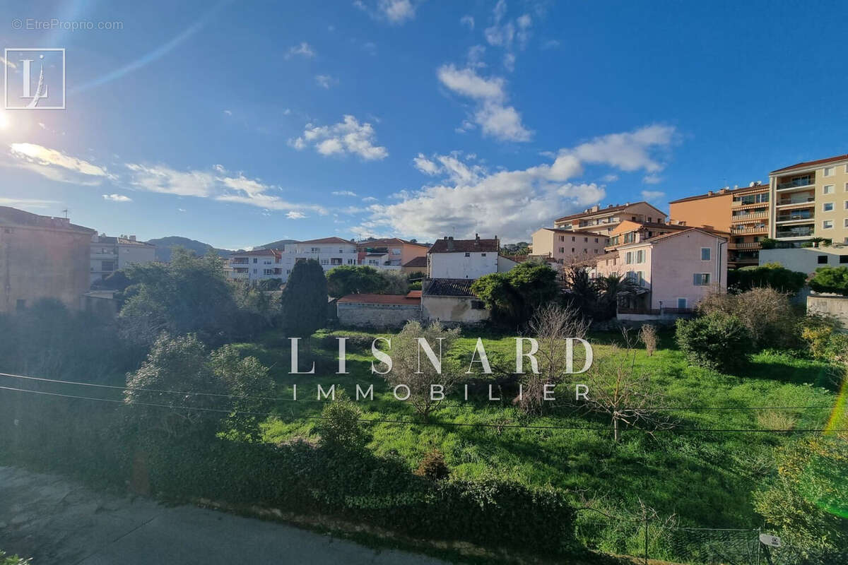 Appartement à VALLAURIS