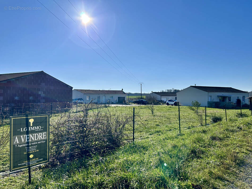 Terrain à SAINT-ANDRE-DE-LIDON