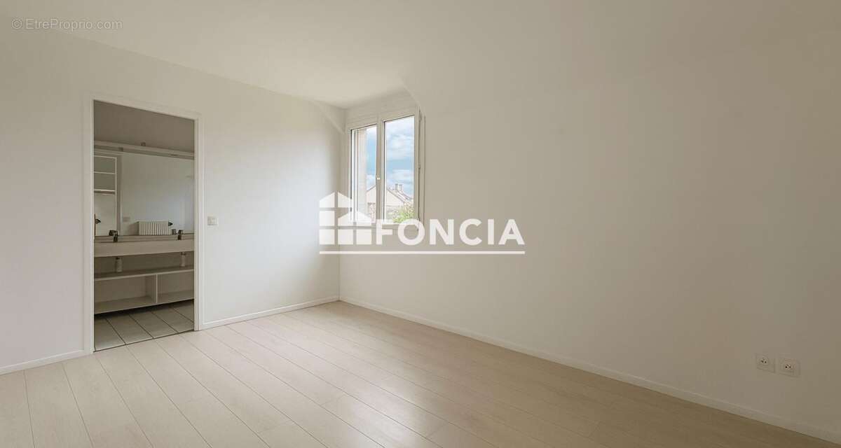 Maison à MONTEVRAIN