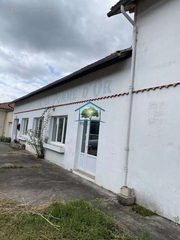 Ensemble immobilier avec maison, dépendances rénovée & ancien hôtel à rénover – Grun-Bordas - photo 7