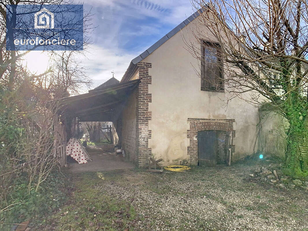 Maison à ESTISSAC