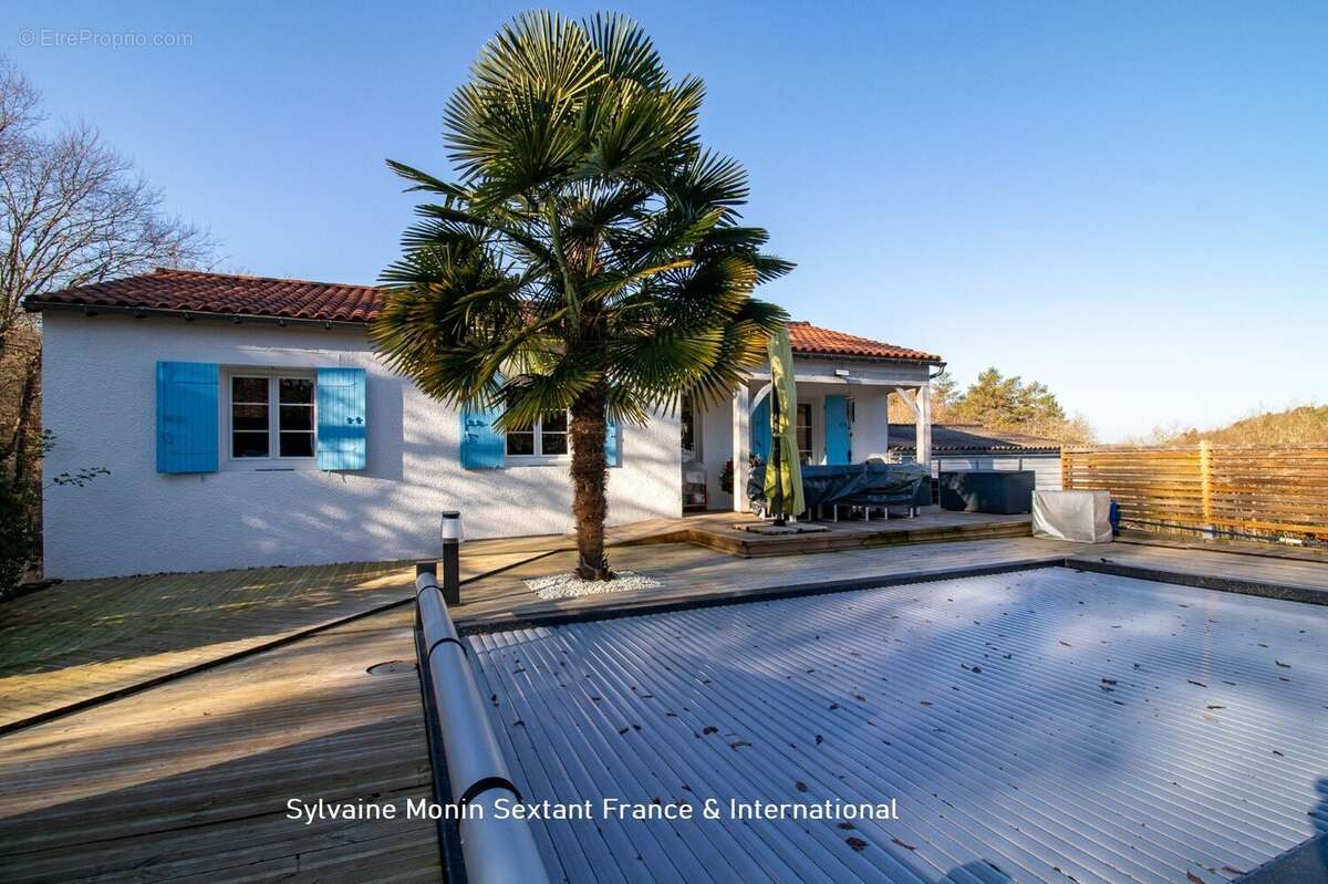 Maison à SARLIAC-SUR-L'ISLE