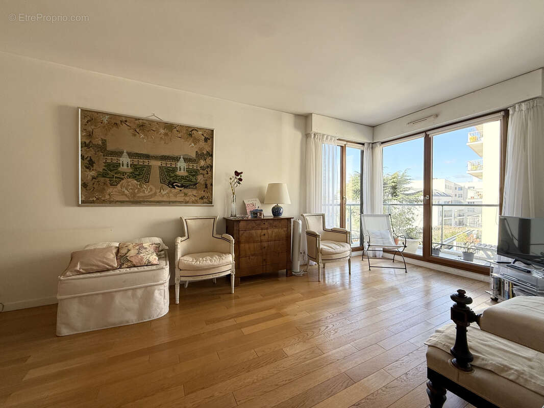 Appartement à COURBEVOIE