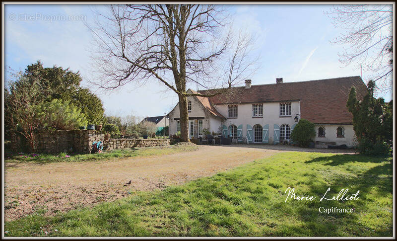 Maison à LA NEUVILLE-SUR-ESSONNE