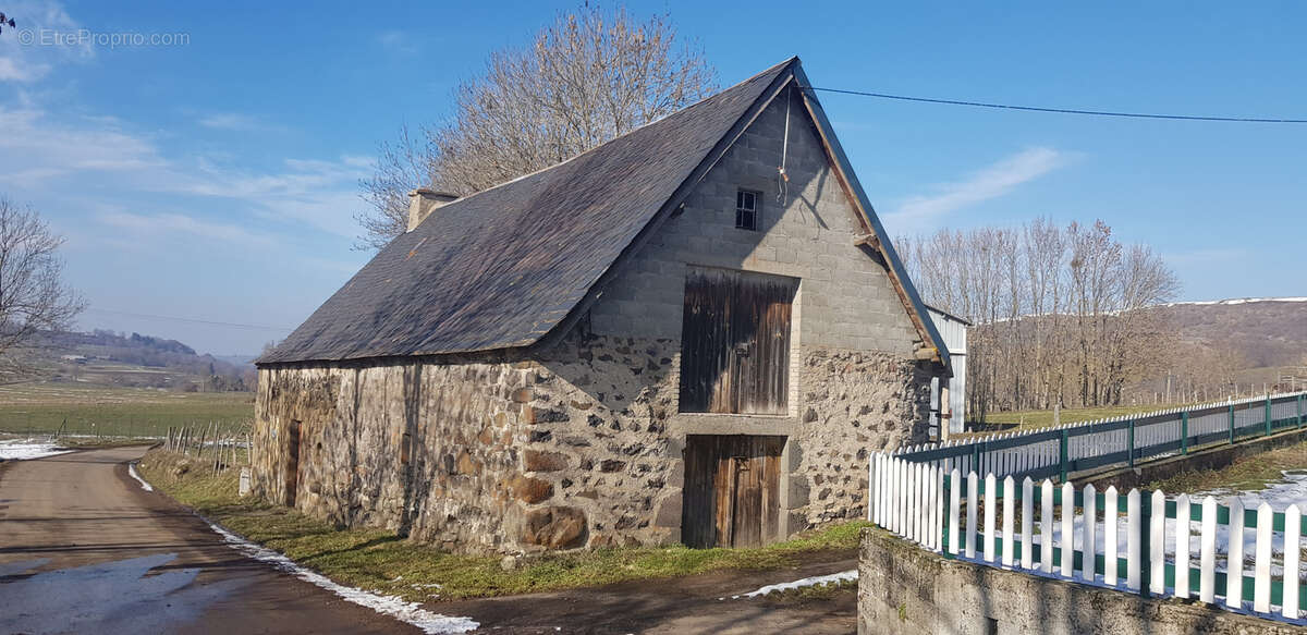 Maison à SEGUR-LES-VILLAS