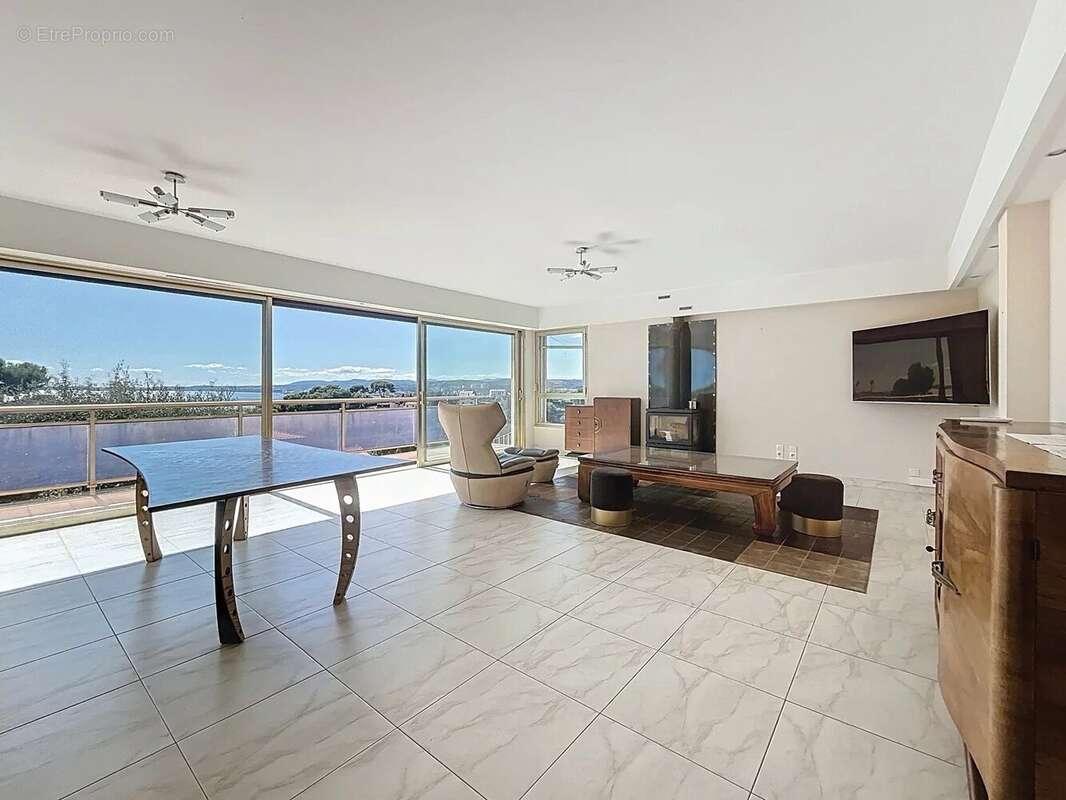 Maison à SAINT-LAURENT-DU-VAR