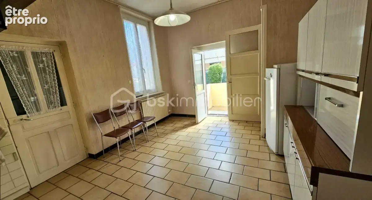 Roanne – maison de ville avec jardin, garage et sous-sol – prix attractif - photo 2