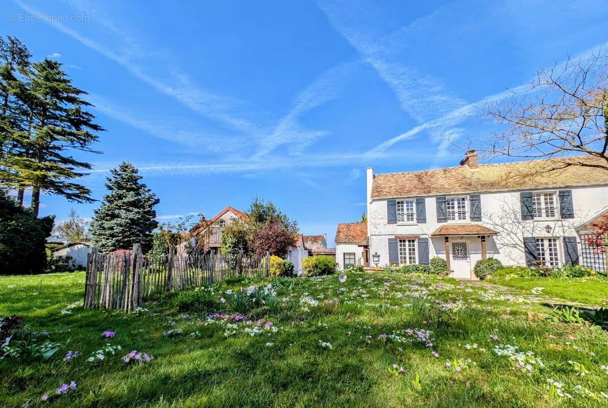 Maison à NEAUPHLE-LE-CHATEAU