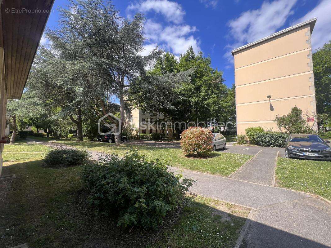 Appartement à SAINTE-GENEVIEVE-DES-BOIS