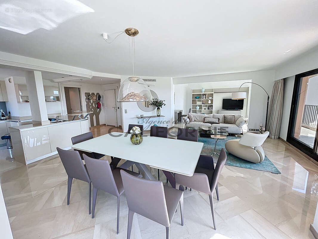 Appartement à MANDELIEU-LA-NAPOULE