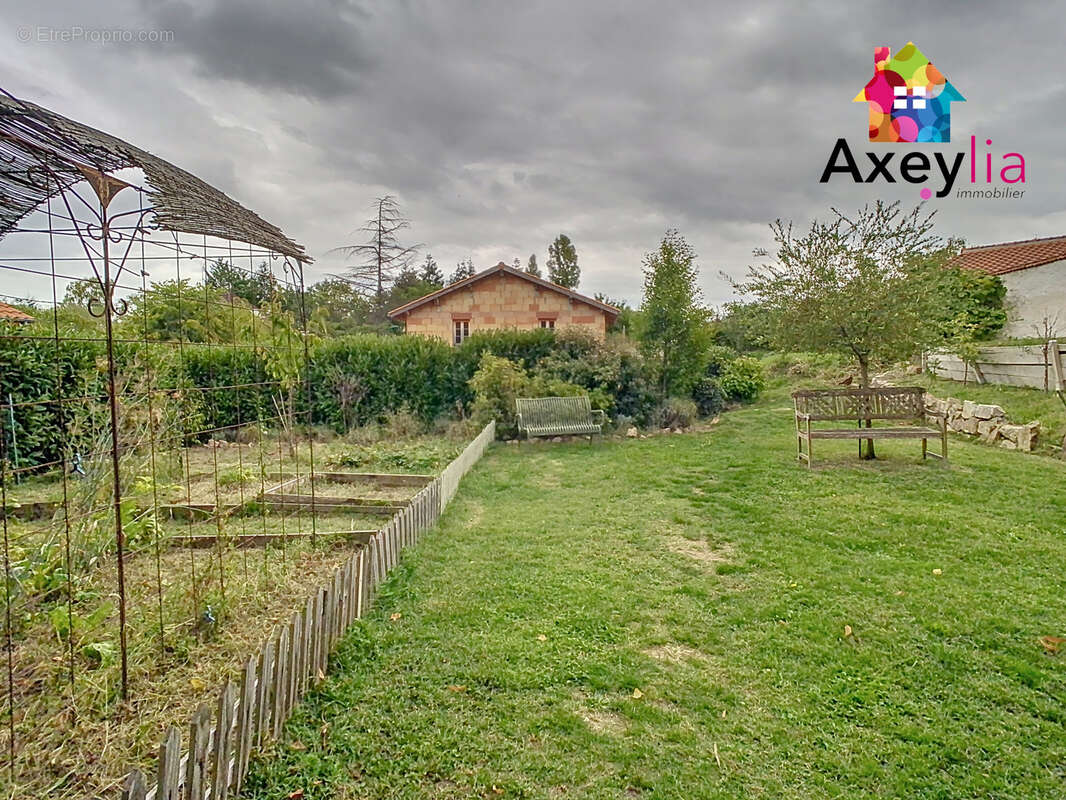 Maison à SAINT-HAON-LE-CHATEL