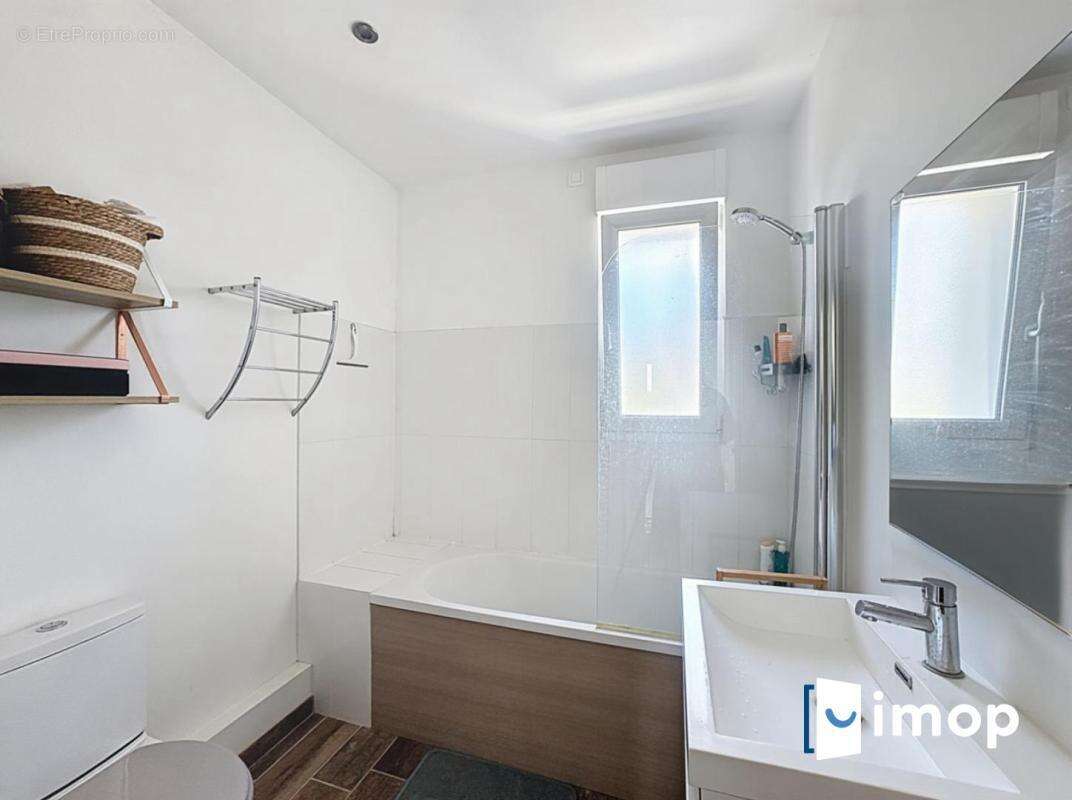 Appartement à VAUX-LE-PENIL