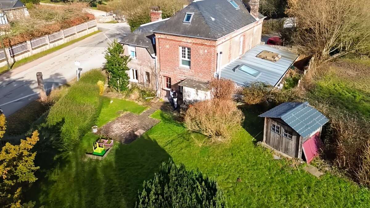 Maison à SAINT-ETIENNE-LA-THILLAYE