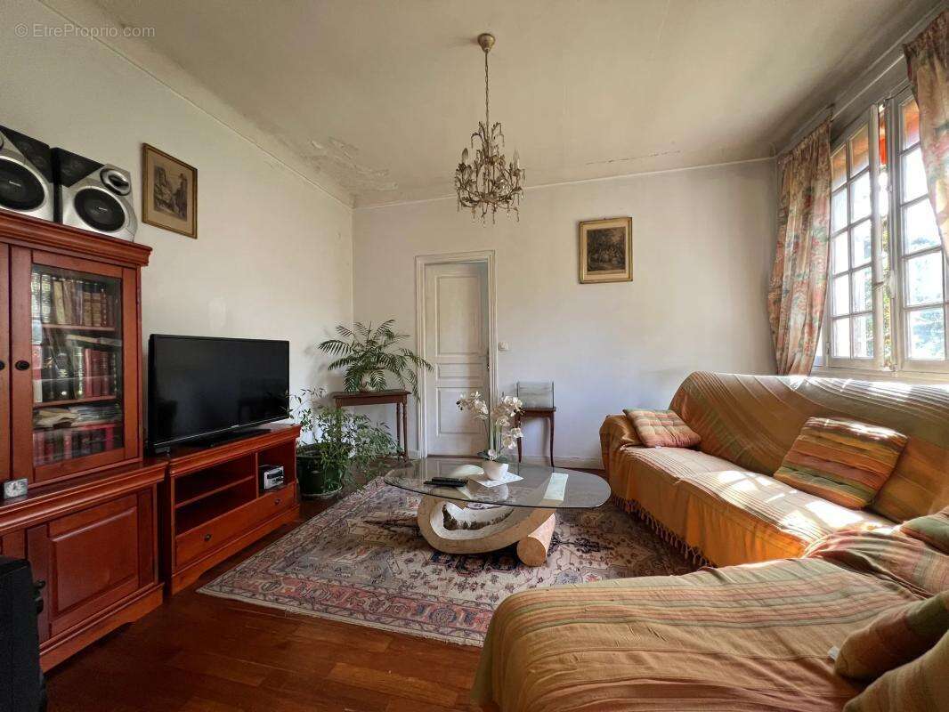 Maison à POLIGNY
