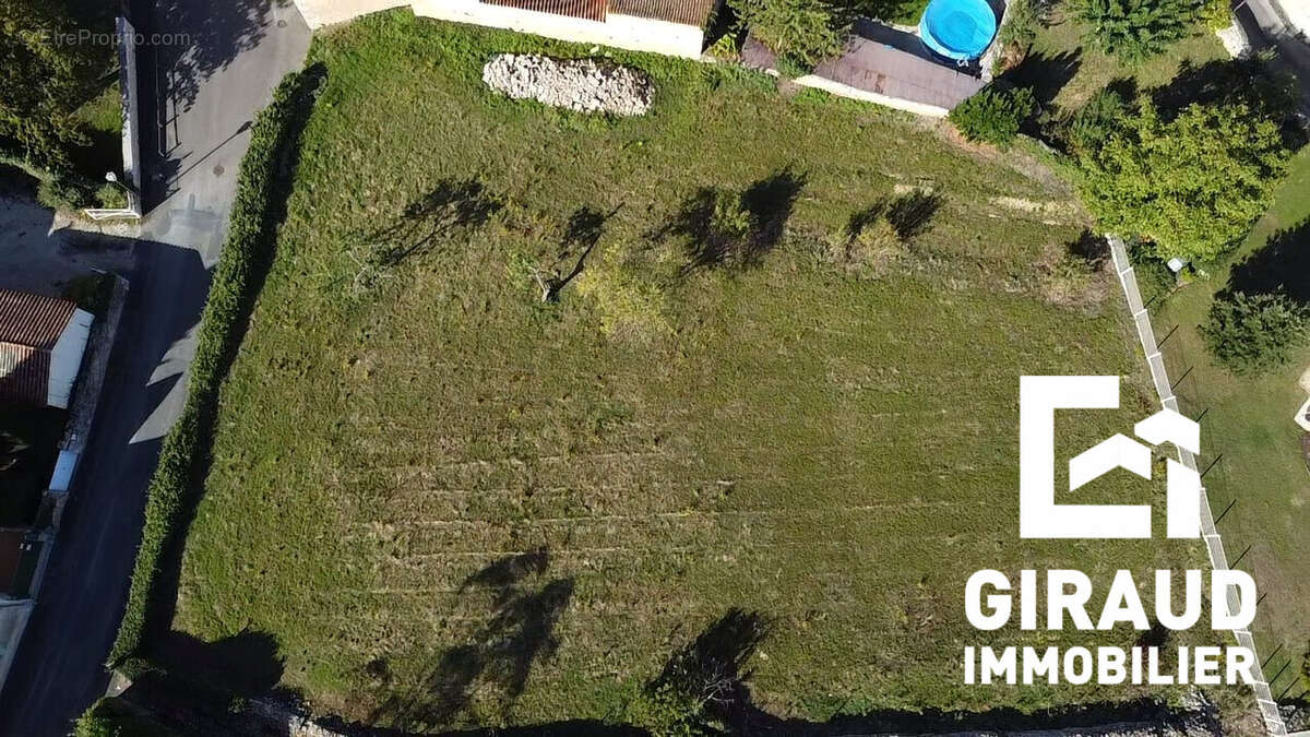 Terrain à NIEUL-SUR-L&#039;AUTISE