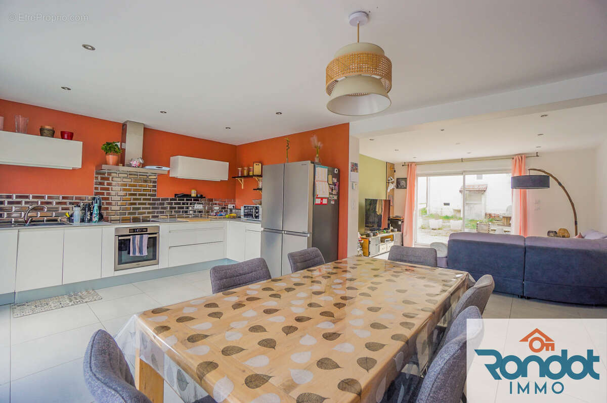 Maison à IS-SUR-TILLE