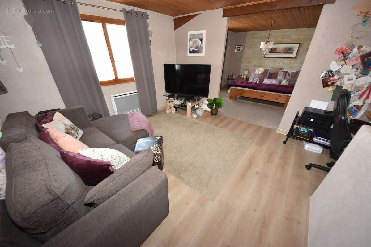 Maison à SAINTE-VALIERE