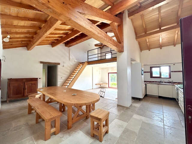 Maison 176 m2 avec dépendances - photo 6
