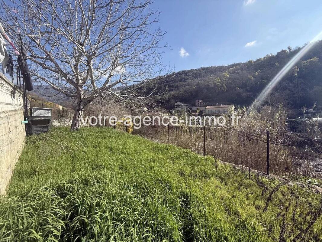 Appartement à CONTES