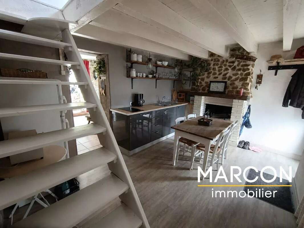 Maison à SAINT-SULPICE-LES-CHAMPS
