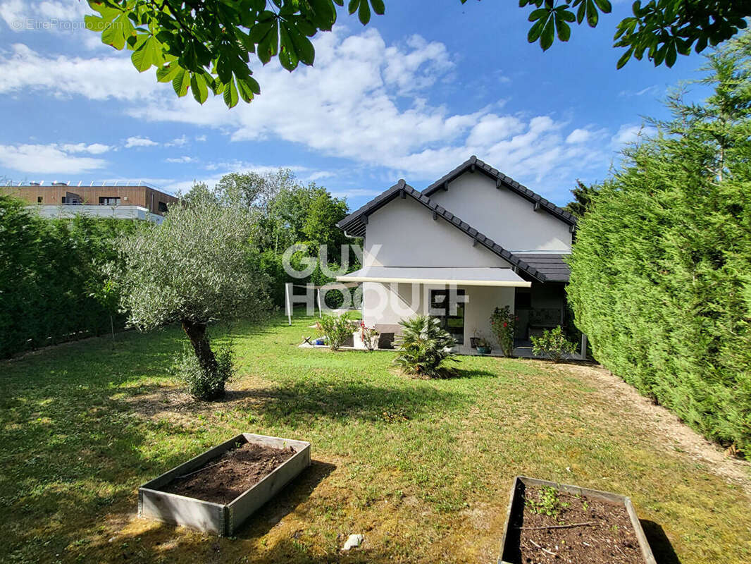 Maison à CHALLES-LES-EAUX