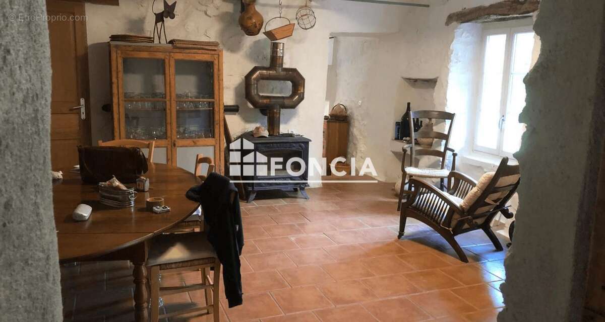 Maison à CHATEAUNEUF-MIRAVAIL