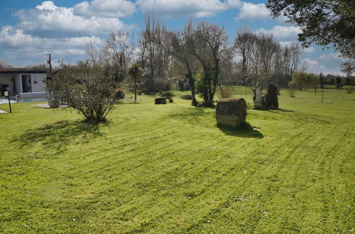 Maison à vendre 8 pièces LE GUE D'ALLERE (17) - photo 12