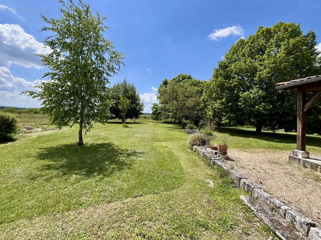 Maison à AUBETERRE-SUR-DRONNE