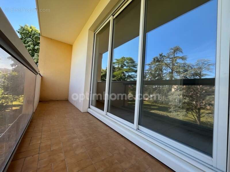 Appartement à MEYZIEU
