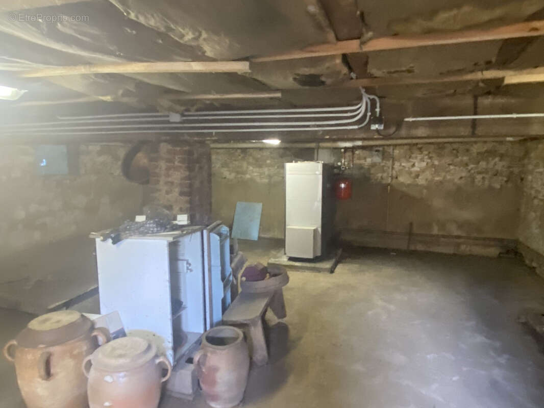 Maison à SAINT-CYR-LES-CHAMPAGNES