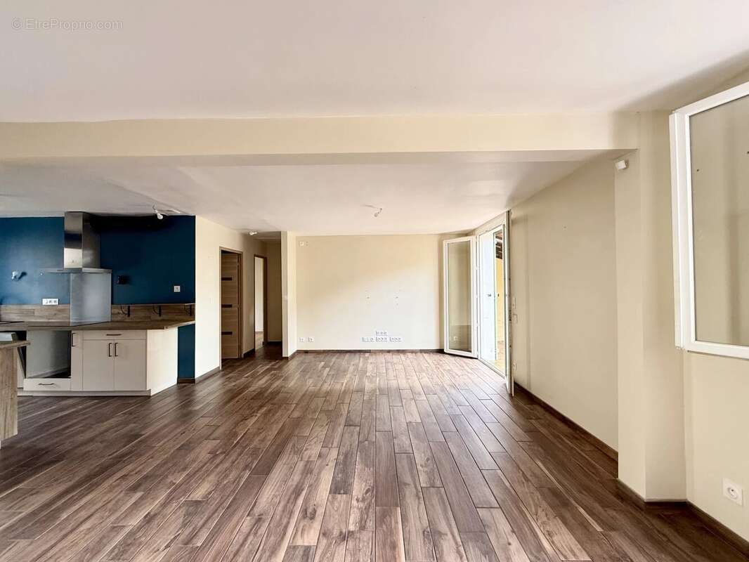 Maison à SAINT-CYR-SUR-MER