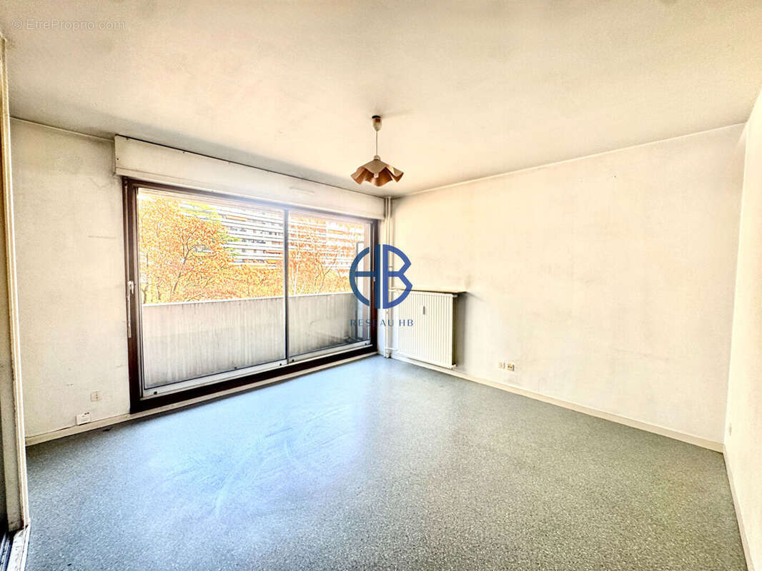Appartement Grenoble  1 pièce(s) 23.69 m2 place parking en sus - photo 2