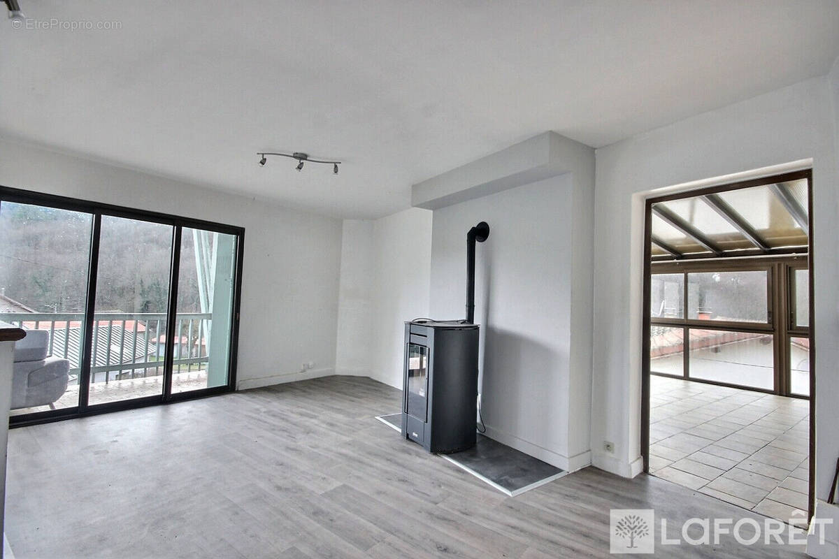 Maison à SAINT-THURIN