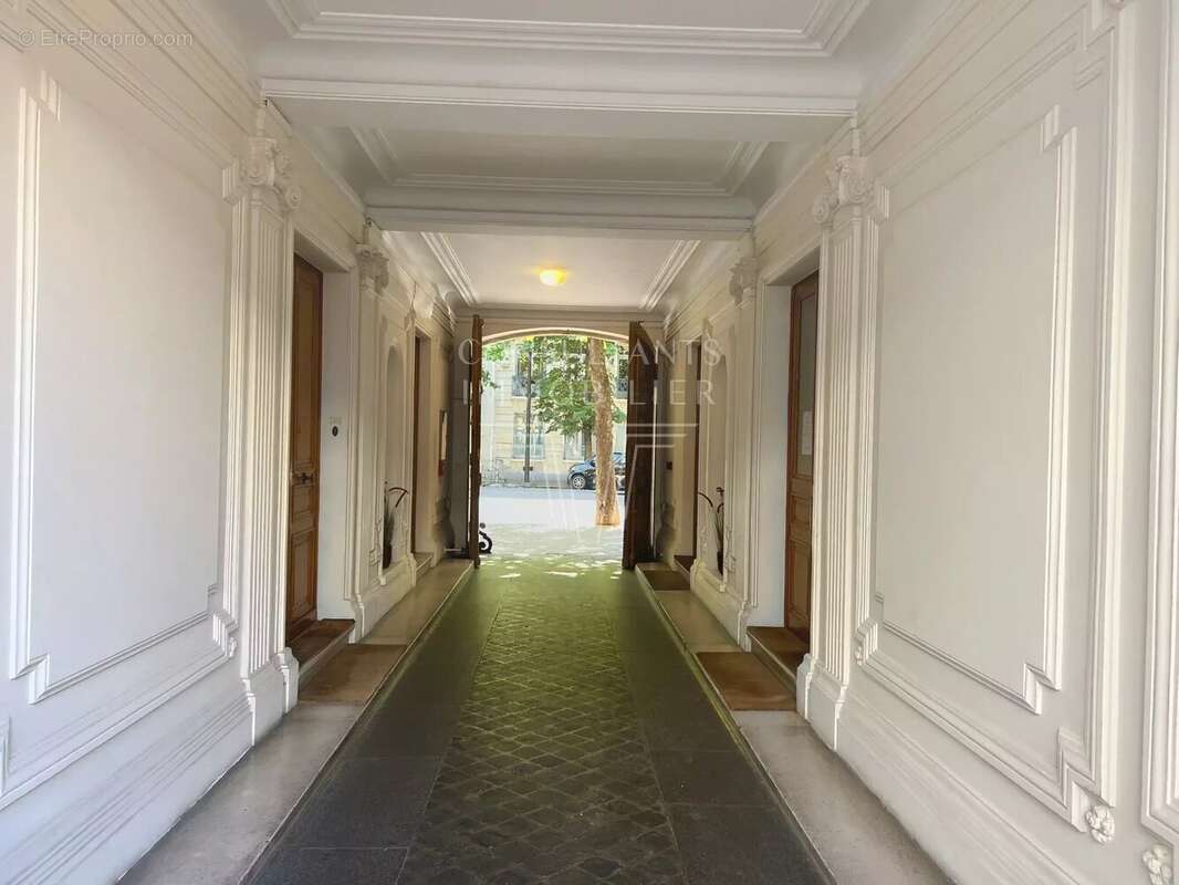 Appartement à PARIS-17E