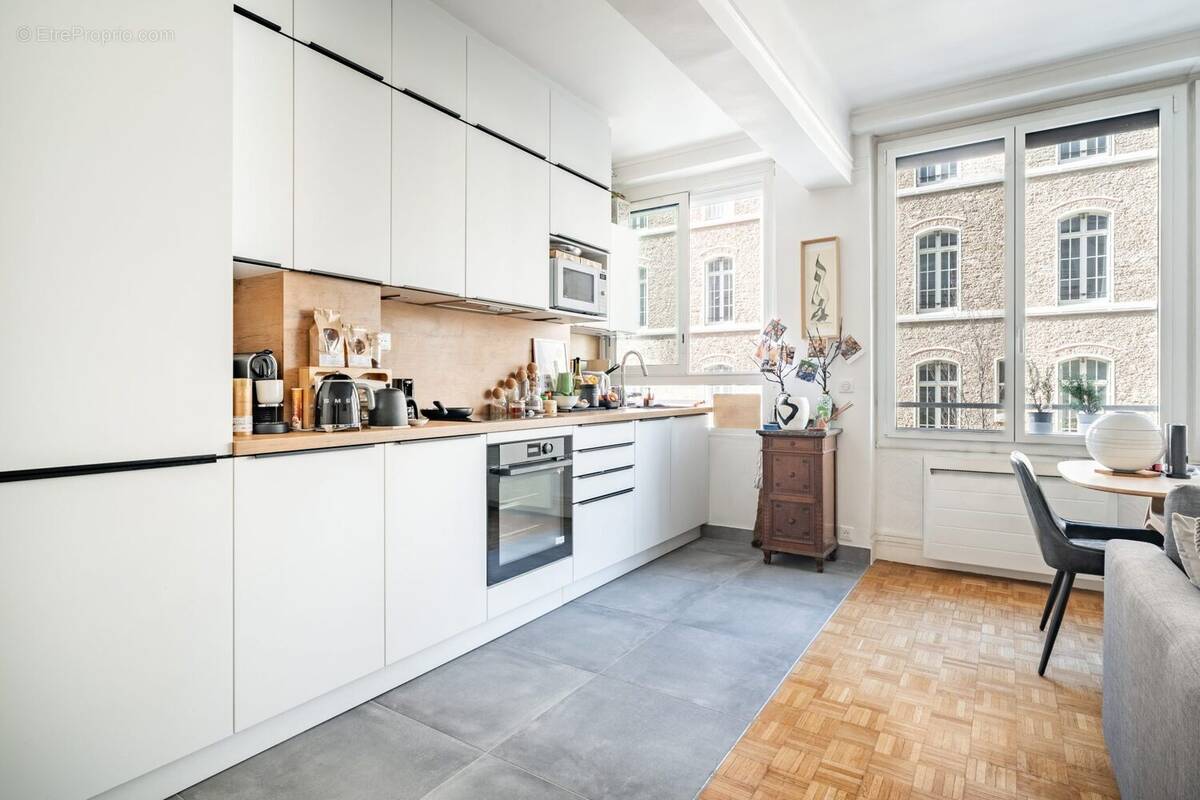 Appartement à PARIS-16E