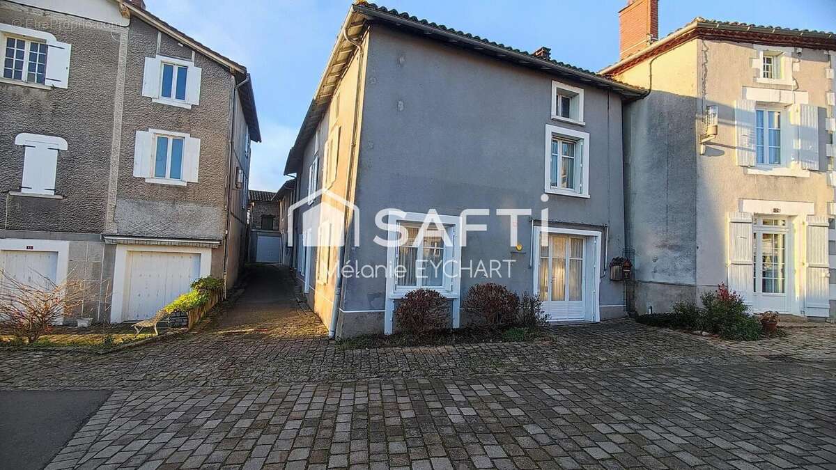 Maison 215 m² à Manot  - photo 2