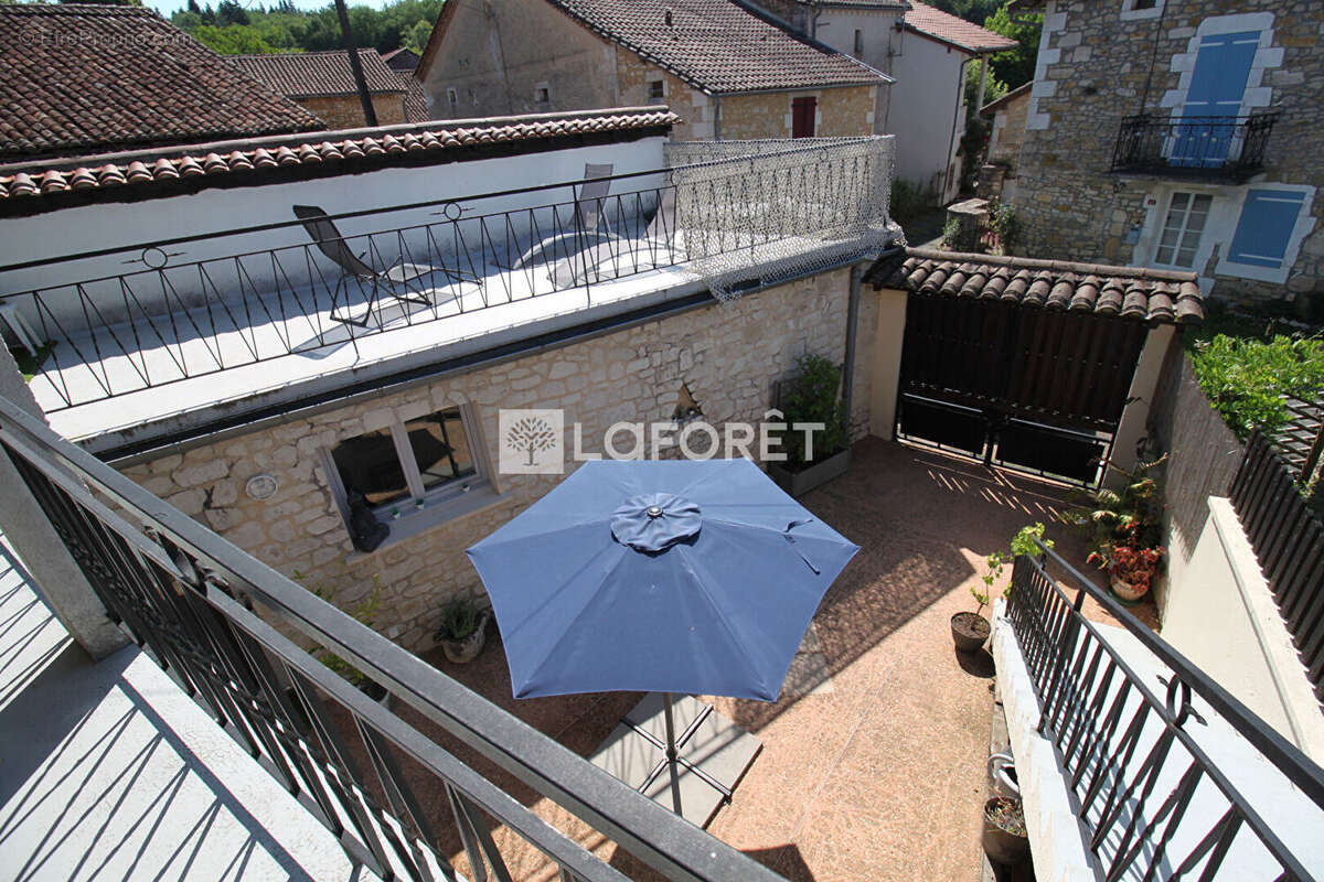 Maison à SAINT-FRONT-LA-RIVIERE