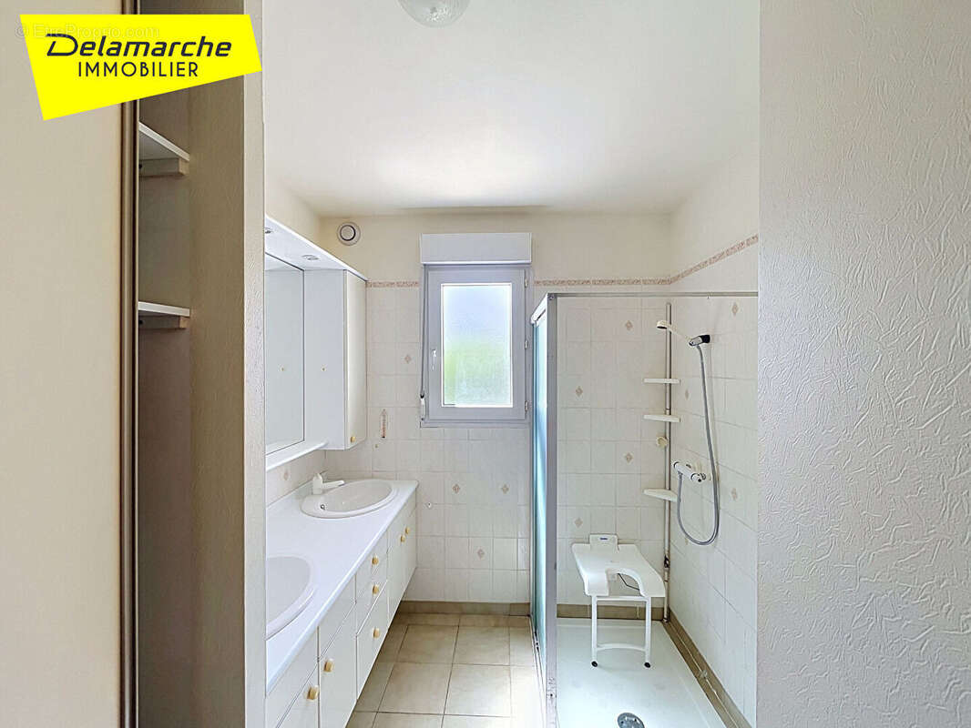 Maison  6 pièces , 4 chambres , terrain à vendre à La Lucerne d'Outremer (50320) - photo 4