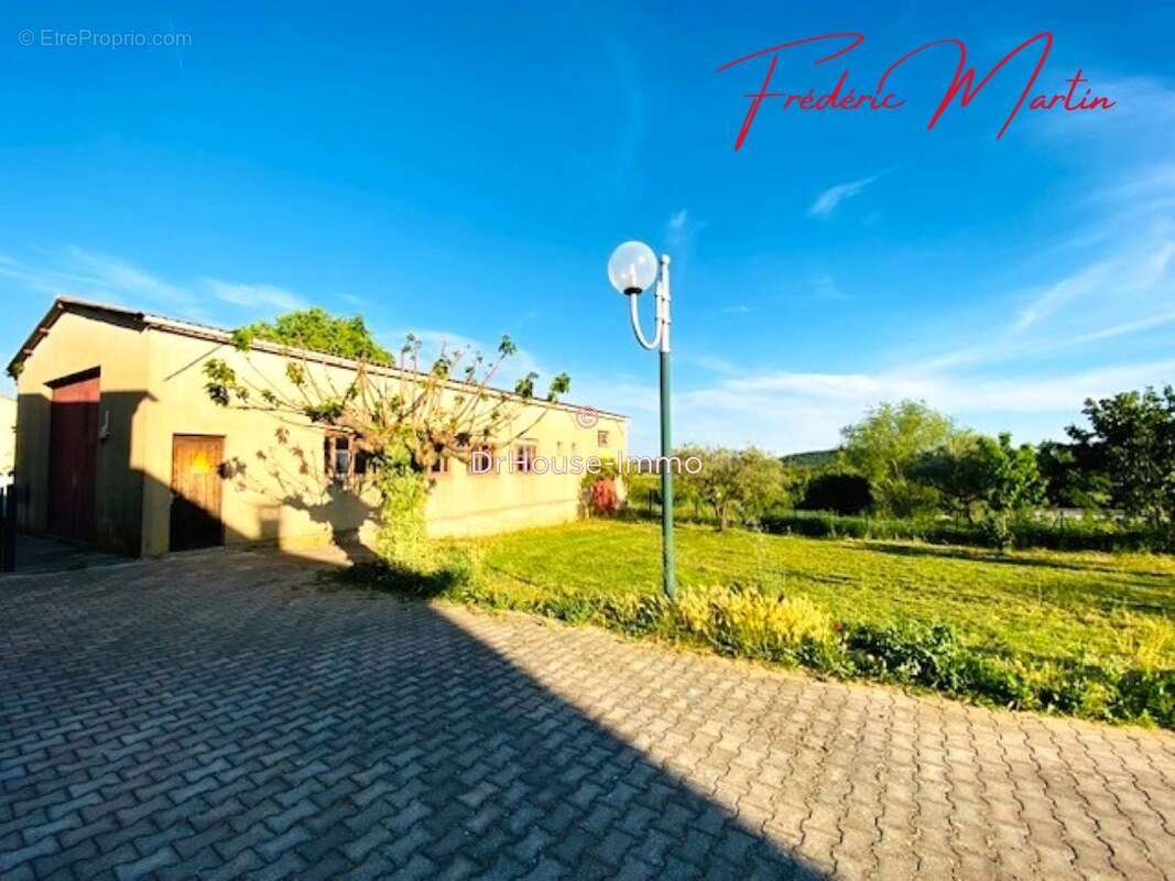 Maison 350 m² à Uzes  - photo 7