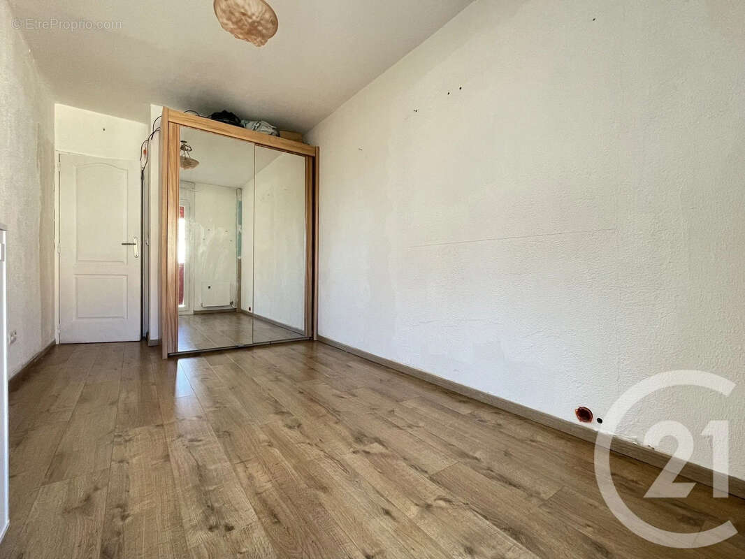 Appartement à SAINT-LAURENT-DU-VAR