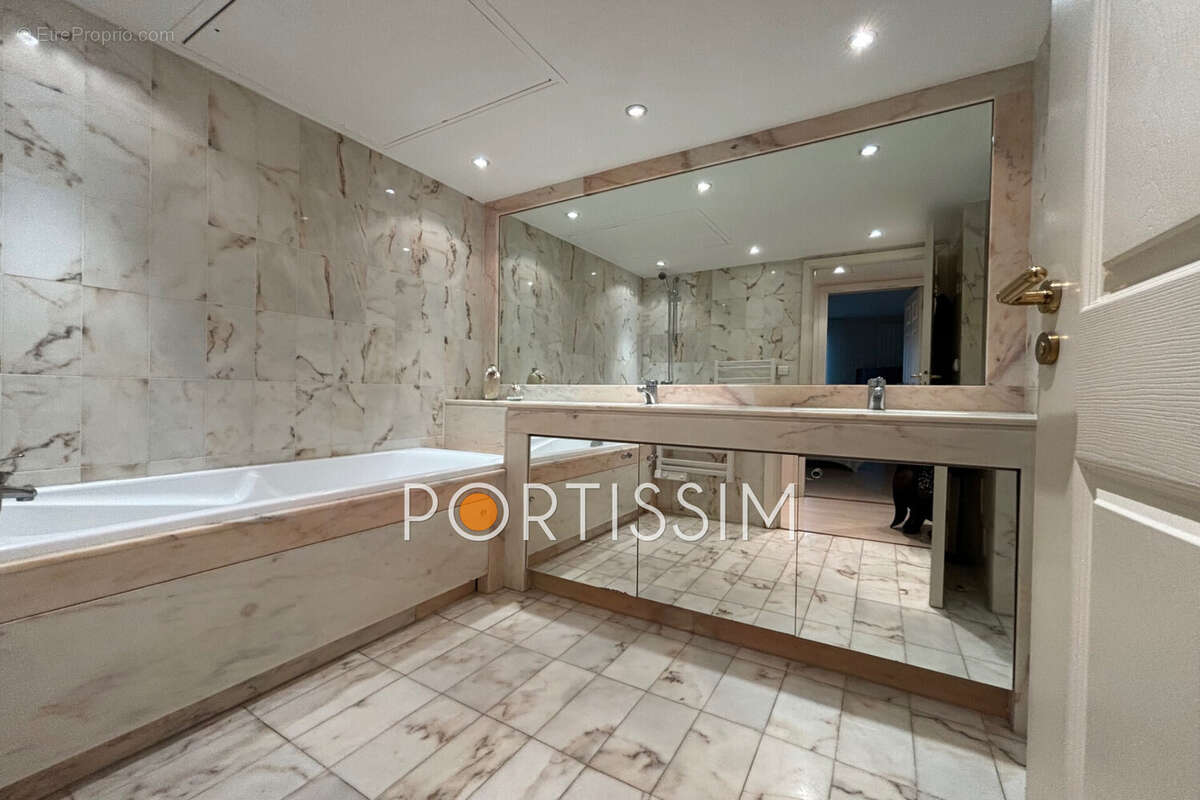 Appartement à SAINT-LAURENT-DU-VAR