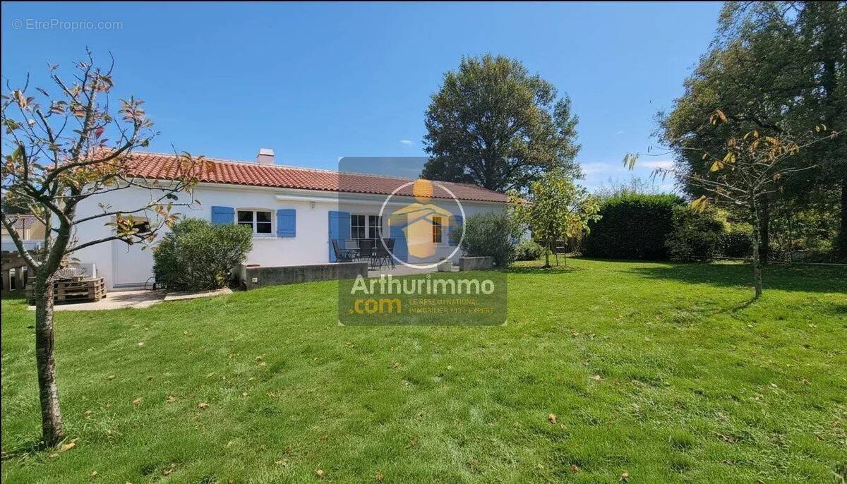 Maison à SAINT-ETIENNE-DE-MER-MORTE