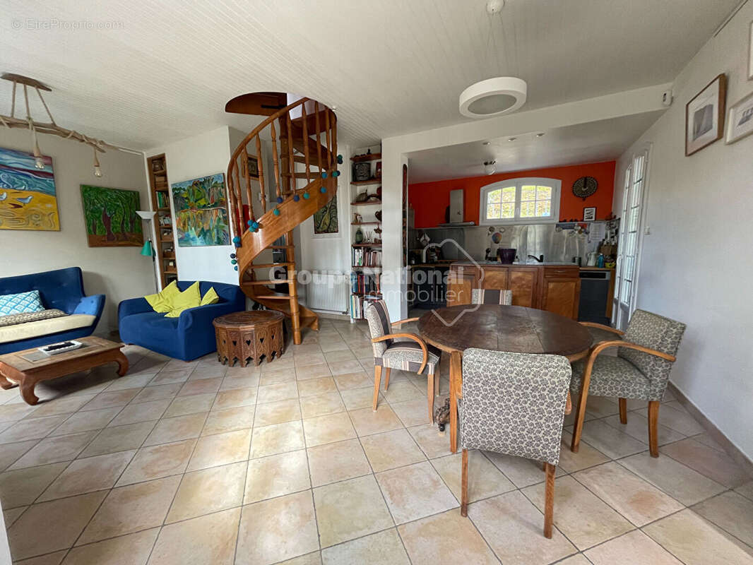 Maison à SAUSSET-LES-PINS