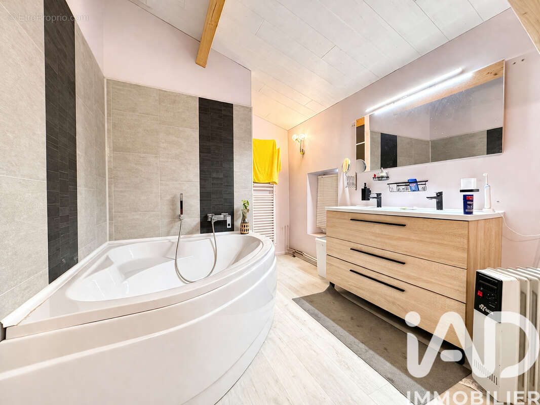 Maison 194 m² à Laruscade  - photo 4