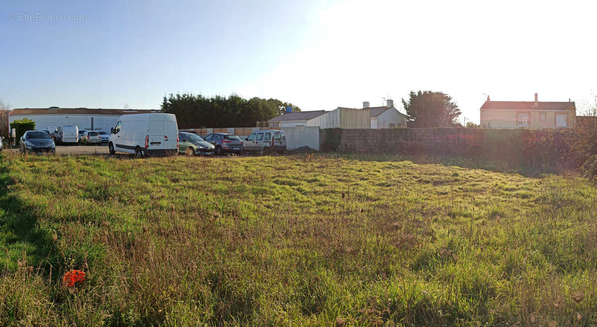 Terrain à BEAUVOIR-SUR-MER