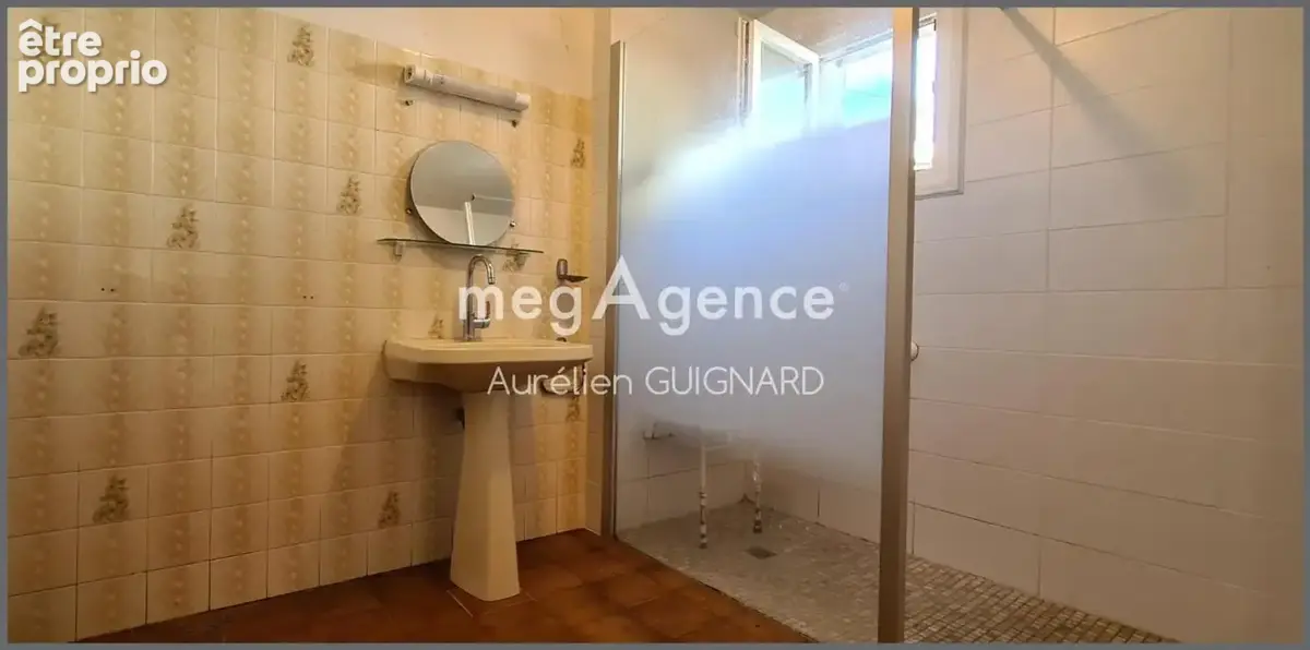 4 chambres, bel espace en pelouse avec garage et une dépendance - photo 5