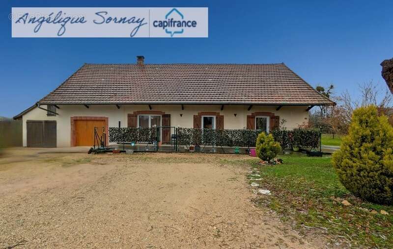 Maison à COMMENAILLES