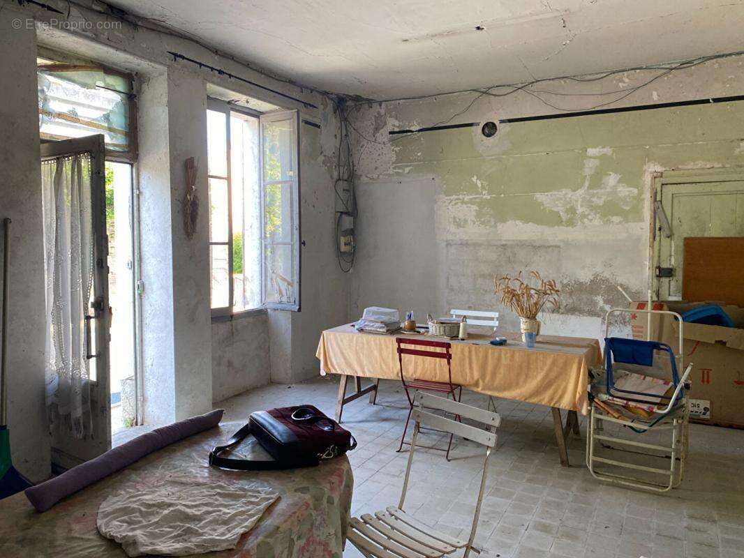 Maison à FONTGOMBAULT